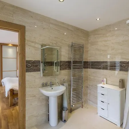 Spacious 4 Bedroom Home - 5 Min Walk To Town Enniskillen Extérieur photo