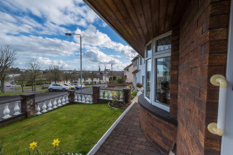 Holiday home Spacious 4 Bedroom - 5 Min Walk To Town *