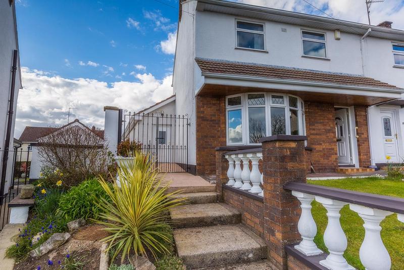 Spacious 4 Bedroom - 5 Min Walk To Town
