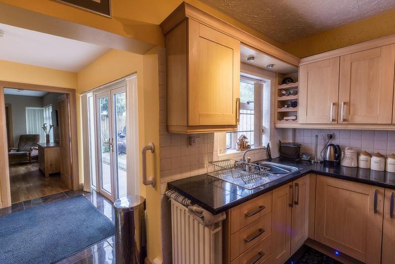 Spacious 4 Bedroom - 5 Min Walk To Town Holiday home Enniskillen