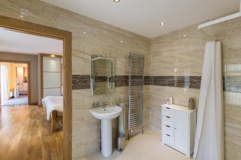 Spacious 4 Bedroom - 5 Min Walk To Town Holiday home Enniskillen