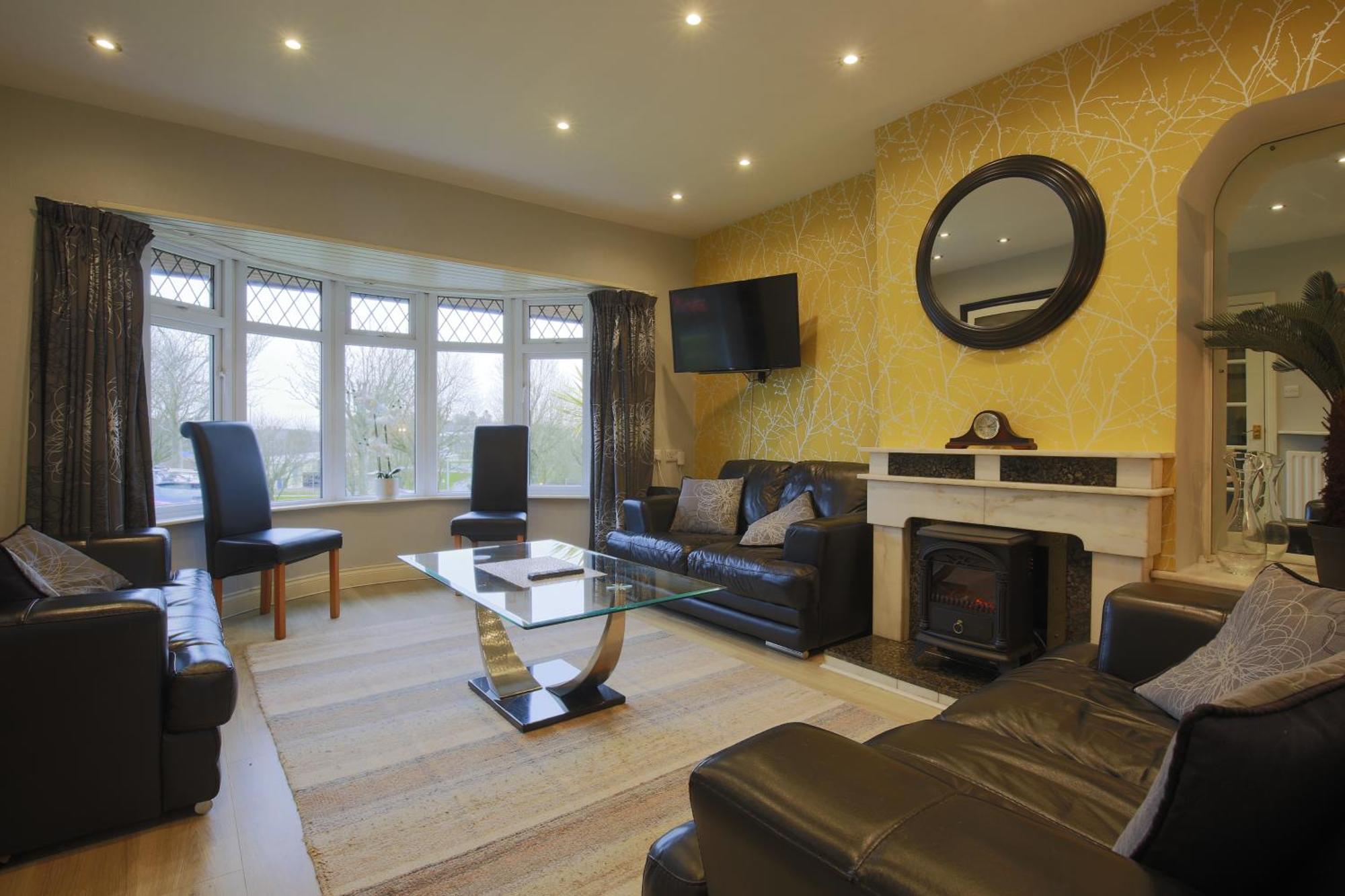 Holiday home Spacious 4 Bedroom - 5 Min Walk To Town *