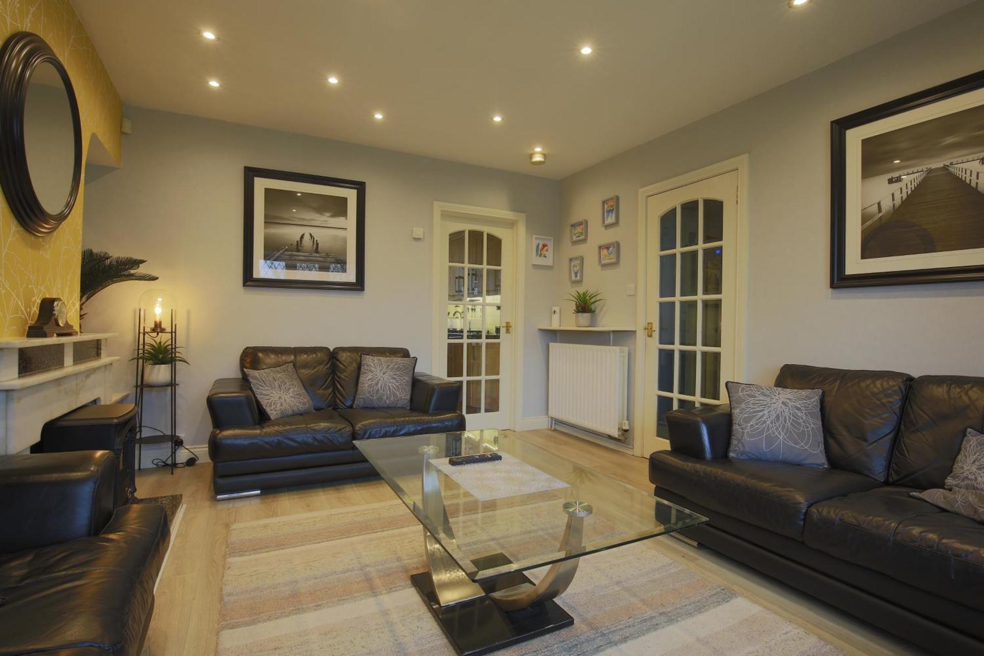 Holiday home Spacious 4 Bedroom - 5 Min Walk To Town *