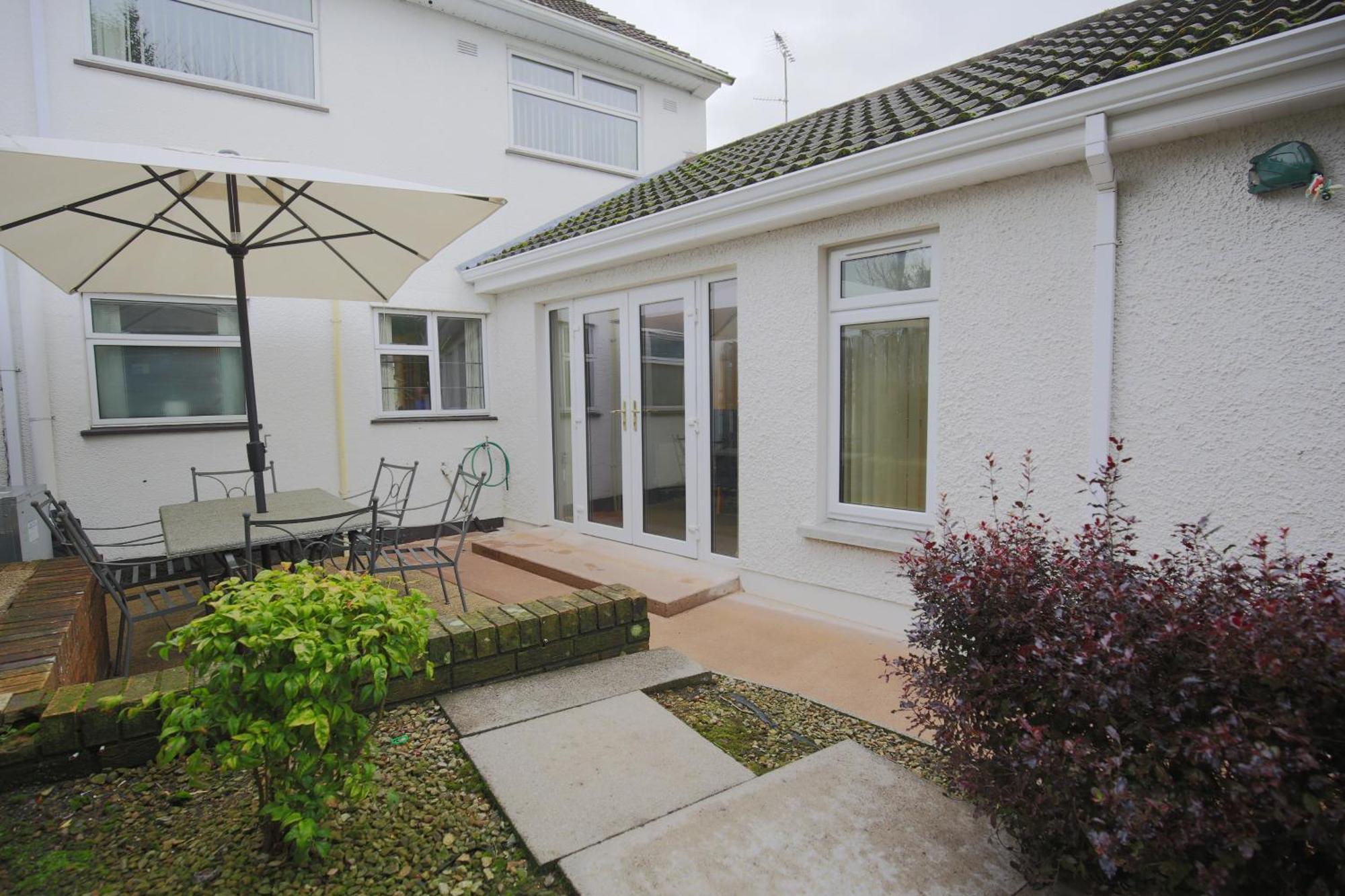 Holiday home Spacious 4 Bedroom - 5 Min Walk To Town *